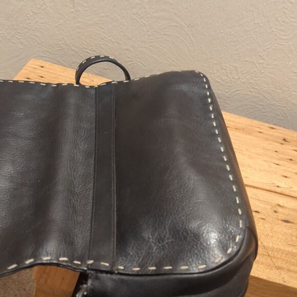 Adrienne Vittadini Crossbody Black Pebbled Topstitch Small Leather Handbag - Picture 3 of 10